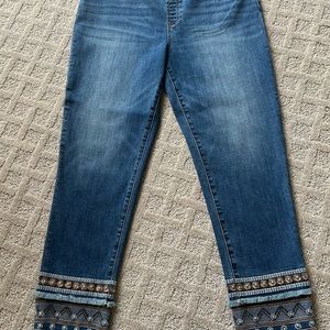 Chicos pull on jegging ankle jeans.